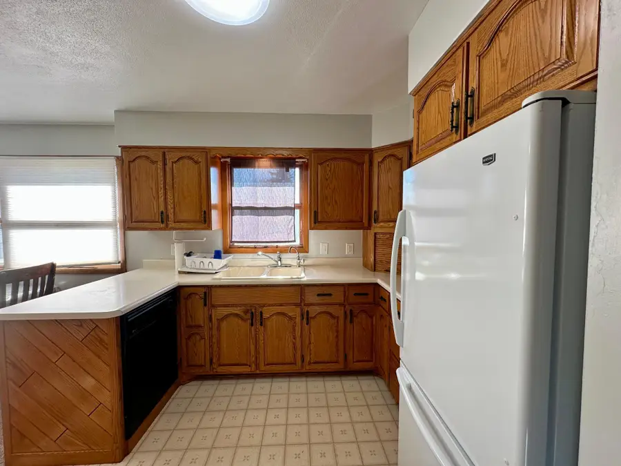 210 E Oakland Avenue, Luverne, MN 56156 - Image #3