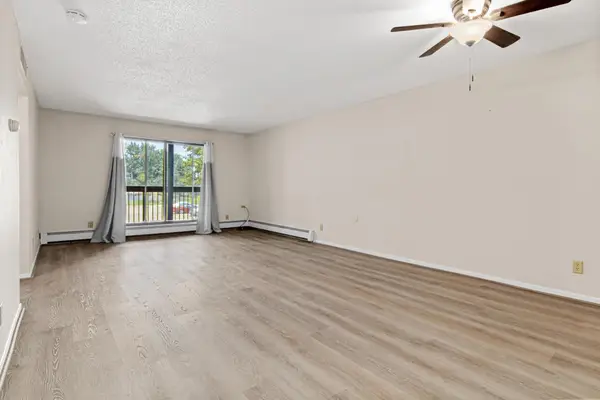 2670 Oxford Street N #230, Saint Paul, MN 55113