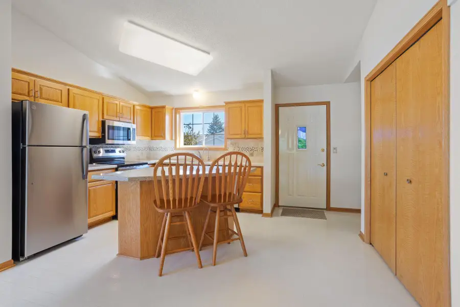 745 Sterling Court, Mahtomedi, MN 55115 - Image #2