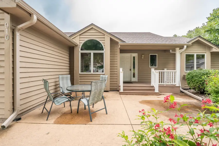 910 Deercreek Parkway, Belle Plaine, MN 56011 - Image #2