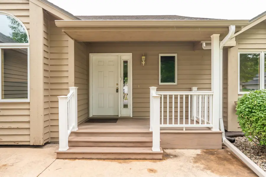 910 Deercreek Parkway, Belle Plaine, MN 56011 - Image #3