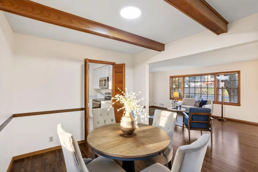 101 Heritage Circle N, Burnsville, MN 55337 - Image #3