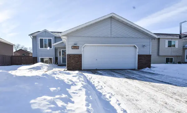 3016 23rd Avenue S, Fargo, ND 58103