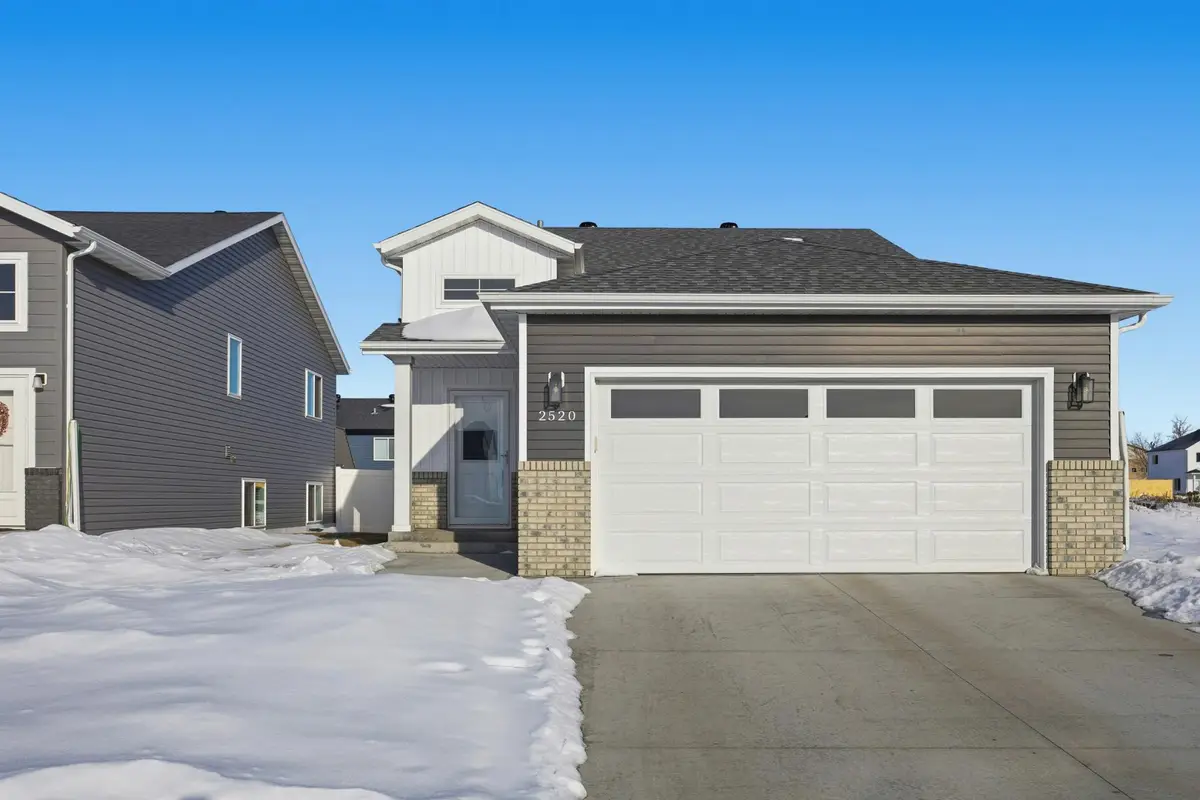 2520 37th Avenue S, Moorhead, MN 56560 - Image #1