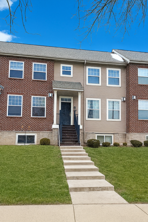 1981 Clover Ridge Drive, Chaska, MN 55318