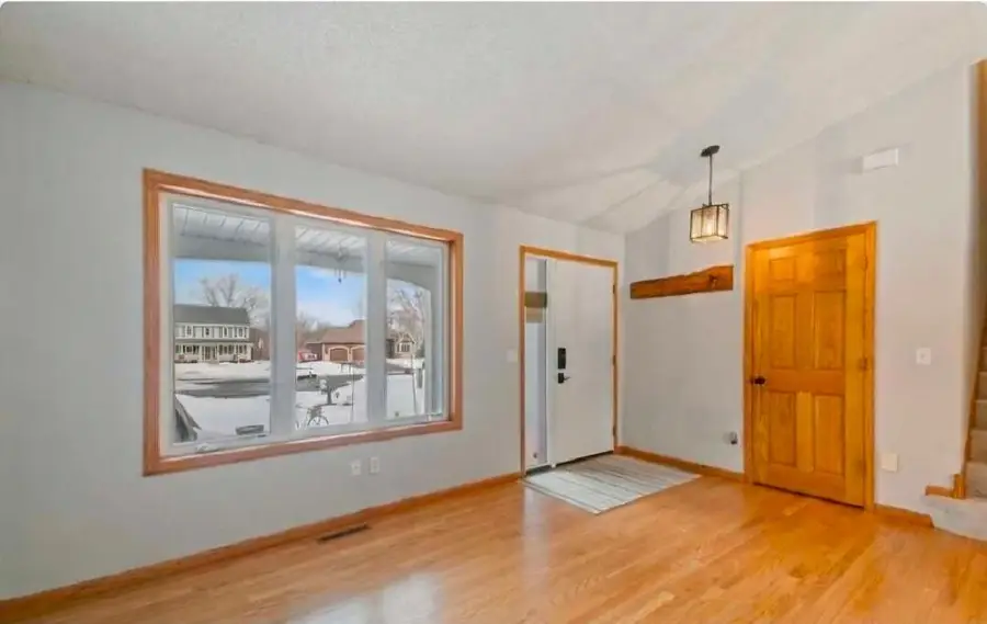 10050 Fox Run Cove, Woodbury, MN 55129 - Image #2