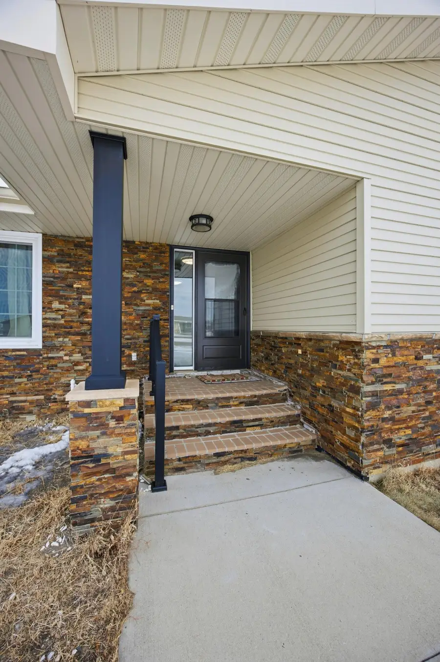 213 5th Street Nw, Gwinner, ND 58040 - #3