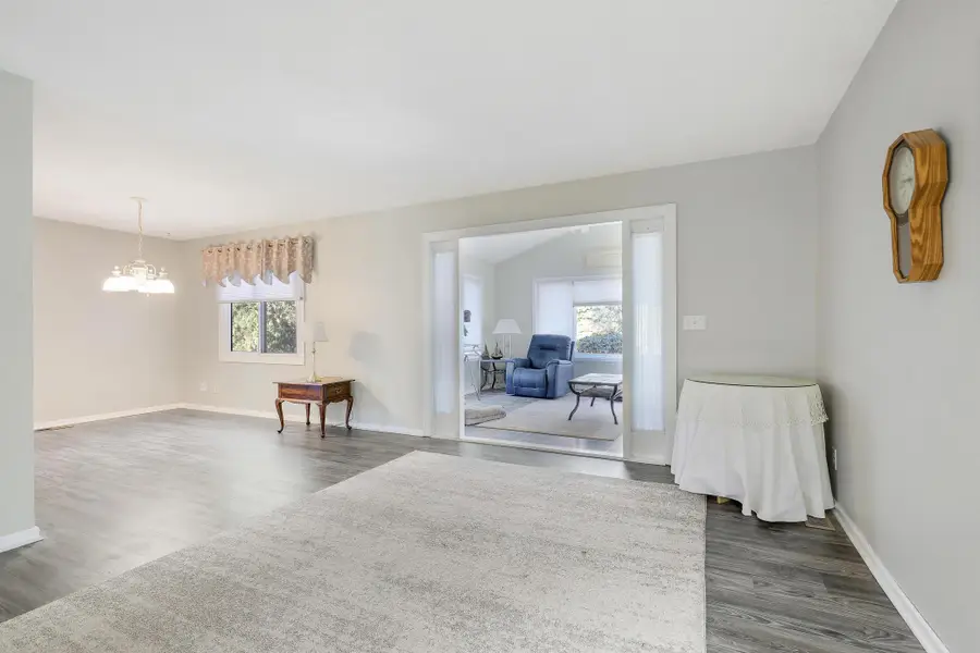 10460 Buckingham Drive, Eden Prairie, MN 55347 - Image #3