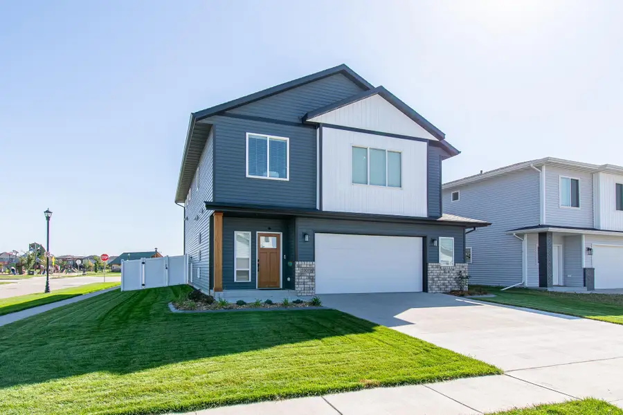 5507 Lori Lane W, West Fargo, ND 58078 - #2