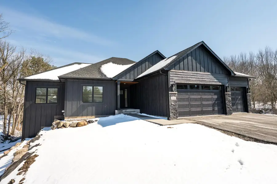 3916 Mcmenemy Street, Vadnais Heights, MN 55127 - #2