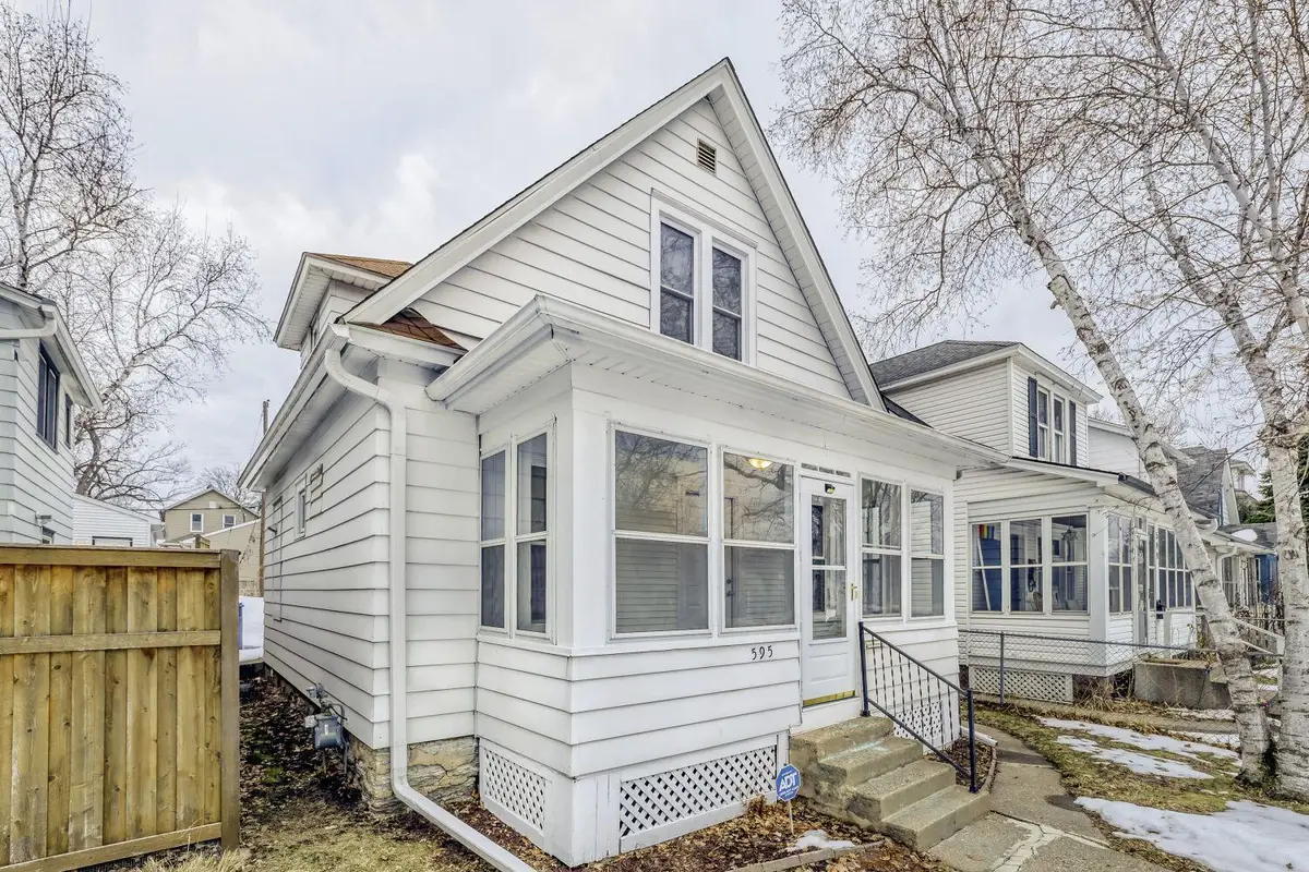 595 Hawthorne Avenue E, Saint Paul, MN 55130 - Image #1