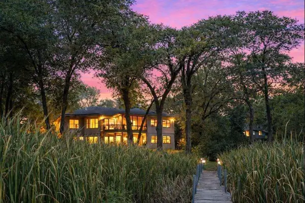 19900 Cottagewood Road, Excelsior, MN 55331