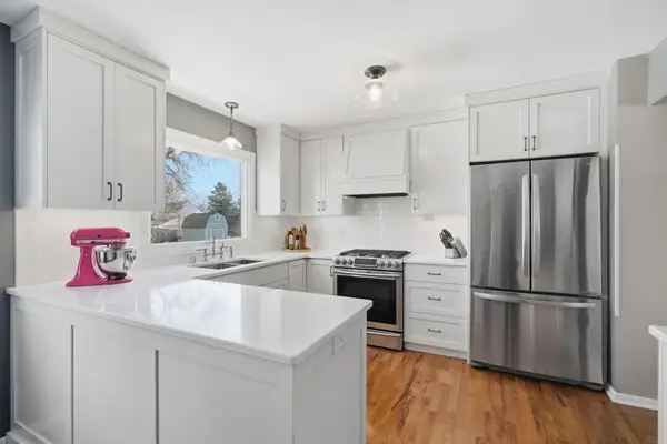 8671 Red Oak Drive, Eden Prairie, MN 55347