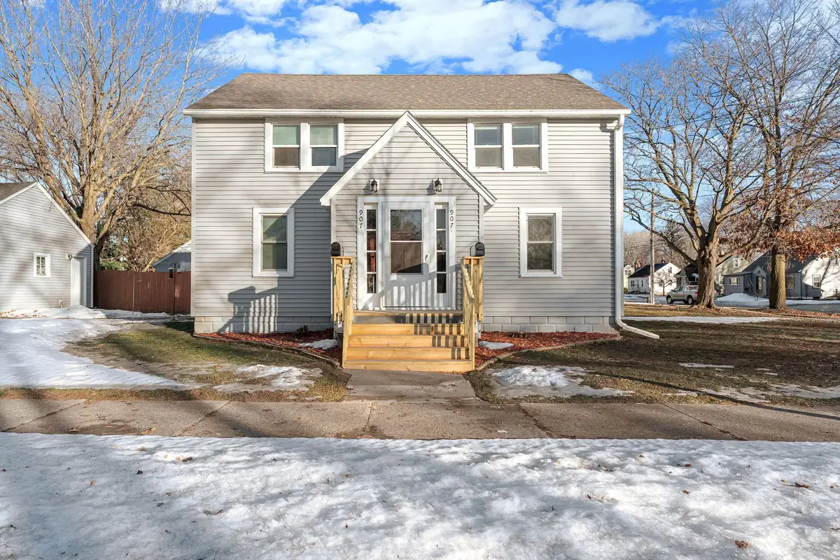 907 8th Street Se, Austin, MN 55912 - #1