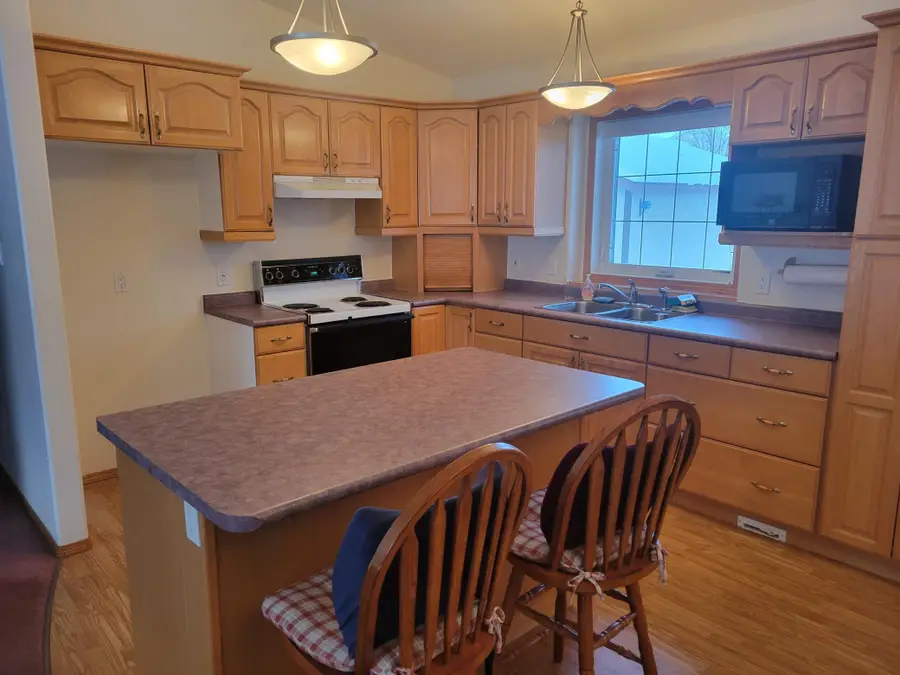 322 Saint Paul Avenue S, Thief River Falls, MN 56701 - Image #3