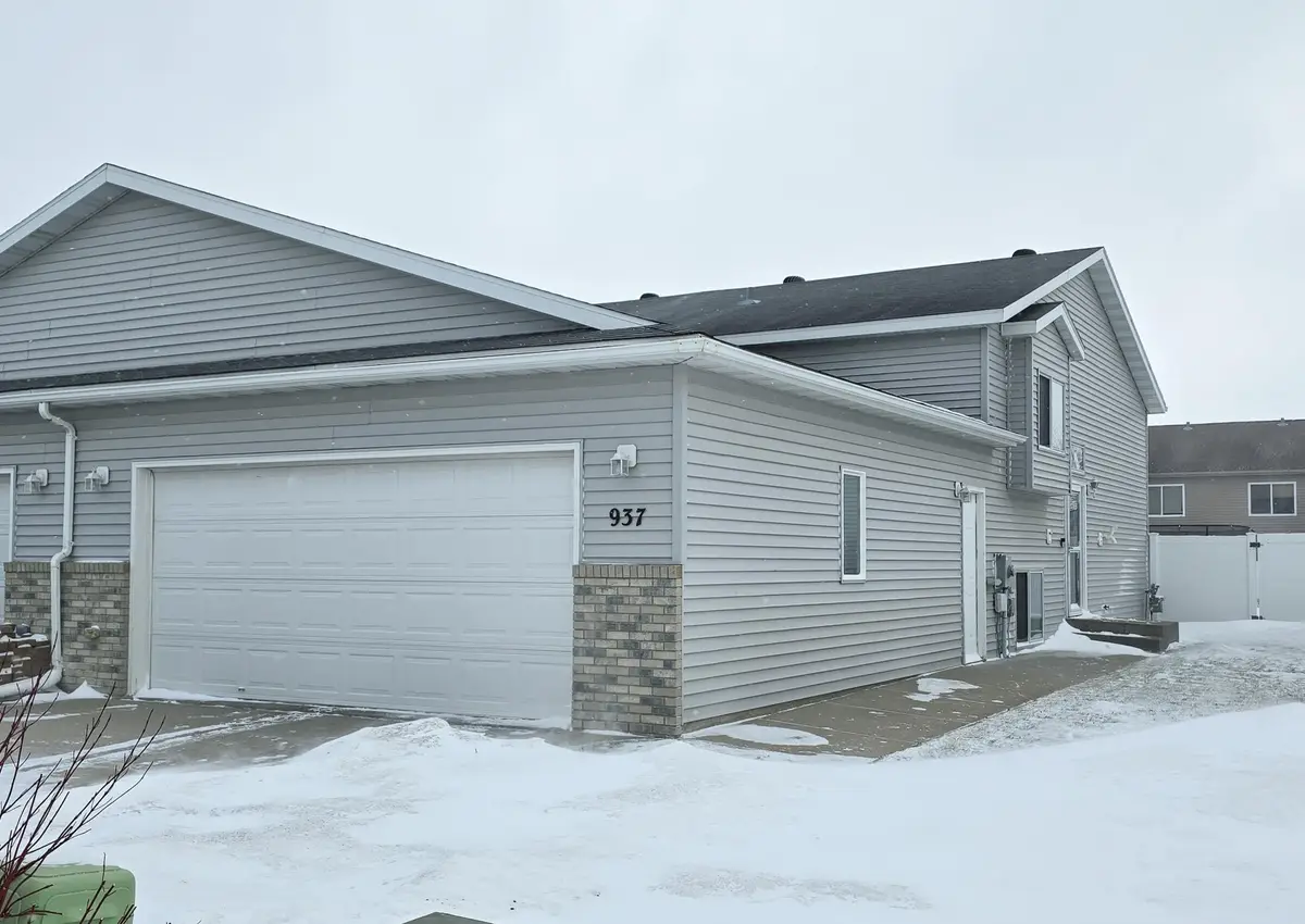 937 36th Avenue S, Moorhead, MN 56560 - Image #1