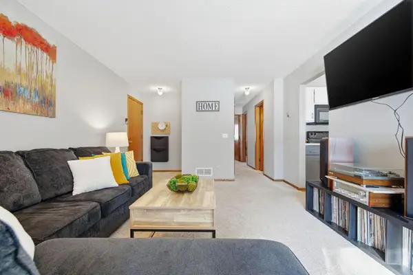 4340 Buckingham Court #1606, Vadnais Heights, MN 55127