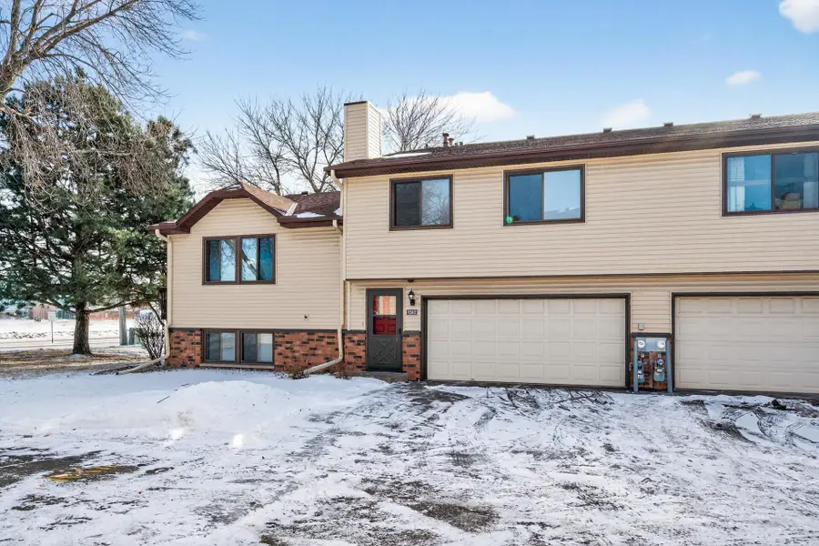 8562 S Maplebrook Circle, Minneapolis, MN 55445 - Image #3