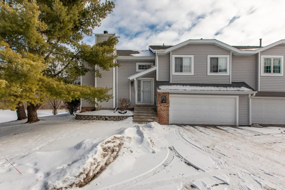 2825 Riverwood Lane Nw, Rochester, MN 55901 - Image #1