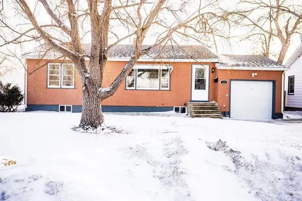 310 11th Avenue Ne, Jamestown, ND 58401