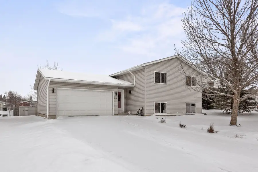 905 7th Avenue Nw, Hutchinson, MN 55350 - Image #2