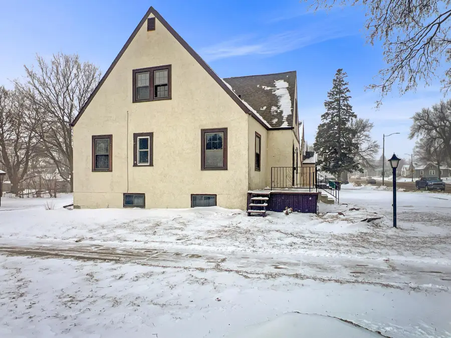 520 E Blue Earth Avenue, Fairmont, MN 56031 - #2