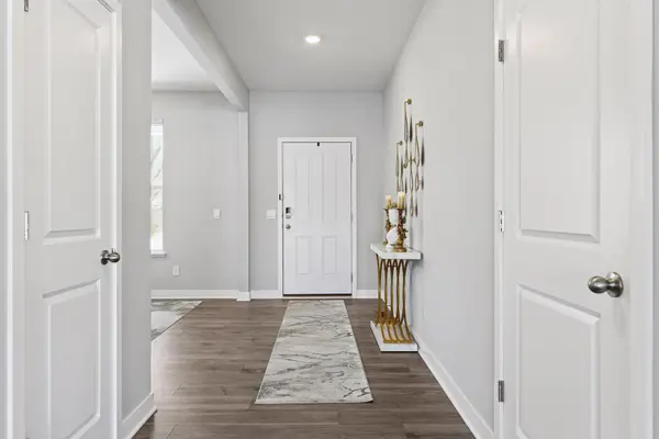 1663 Oak Creek Drive, Chaska, MN 55318