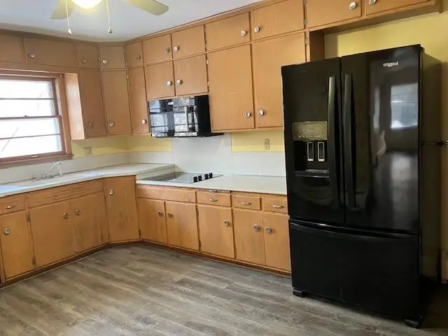 235 9th Avenue Se, Waseca, MN 56093 - #2