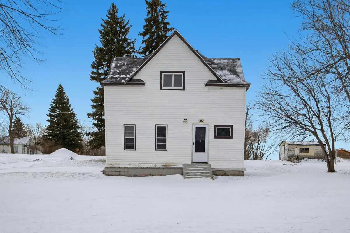 842 Center Street, Enderlin, ND 58027 - Image #1
