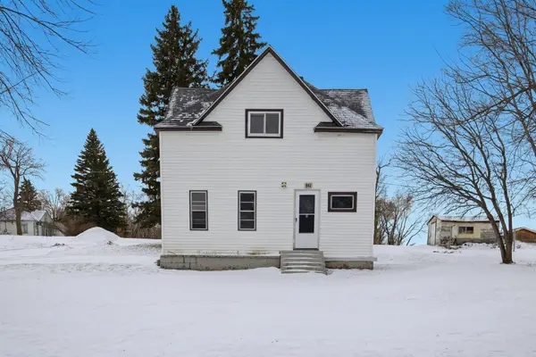 842 Center Street, Enderlin, ND 58027