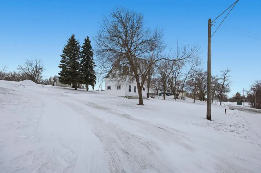 842 Center Street, Enderlin, ND 58027 - Image #3