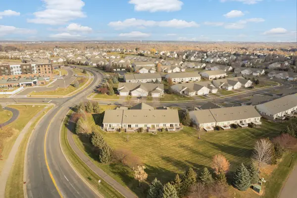 17896 Glasgow Way, Lakeville, MN 55044