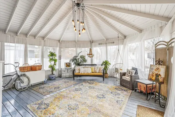 127 16th Avenue Nw, Saint Paul, MN 55112