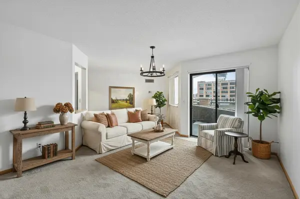 78 10th Street E #401, Saint Paul, MN 55101