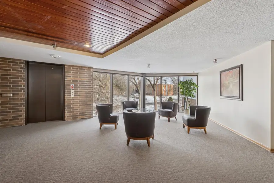 10 Windsor Court #311, New Brighton, MN 55112 - #2