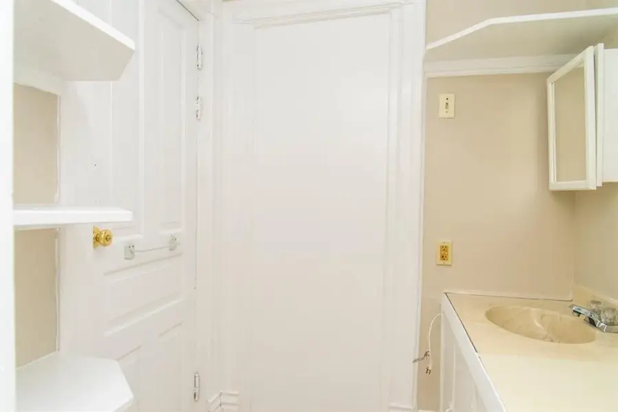 10-12 S 16th Avenue E, Duluth, MN 55812 - #2