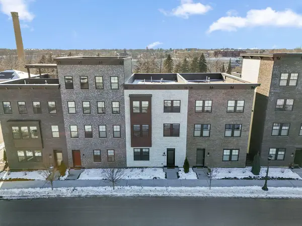 879 Woodlawn Avenue #B, Saint Paul, MN 55116