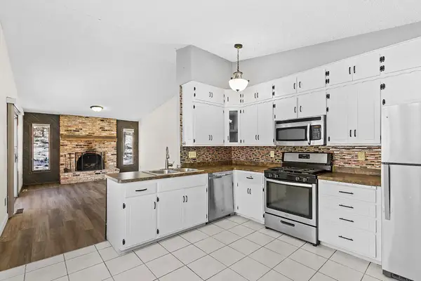 5885 Hidden Oaks Circle Se, Prior Lake, MN 55372