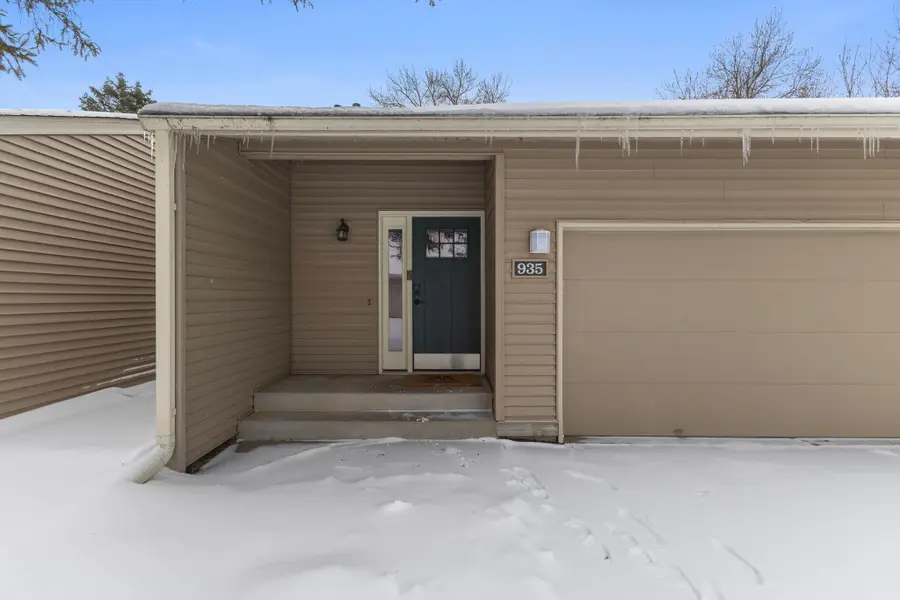 935 Monterey Court N, Shoreview, MN 55126 - #3