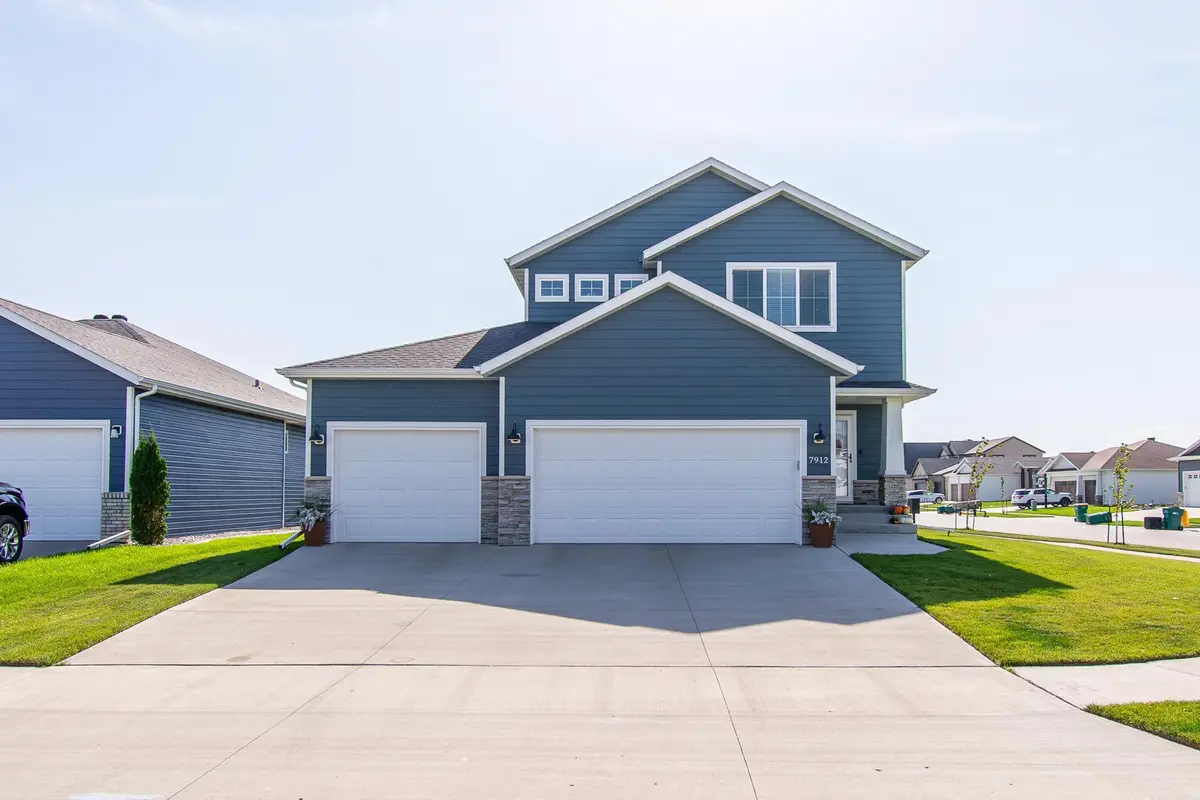 7912 Cottonwood Boulevard, Horace, ND 58047 - Image #1