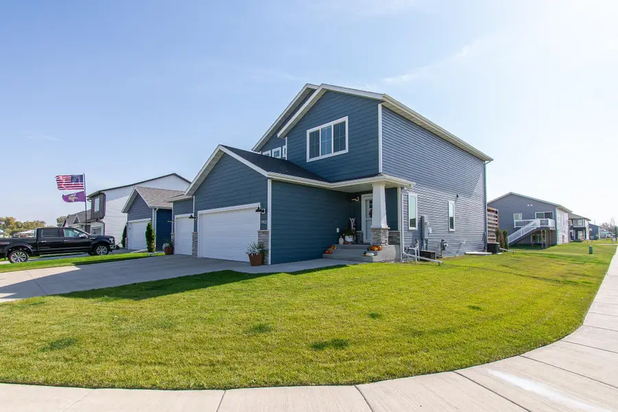 7912 Cottonwood Boulevard, Horace, ND 58047 - Image #3