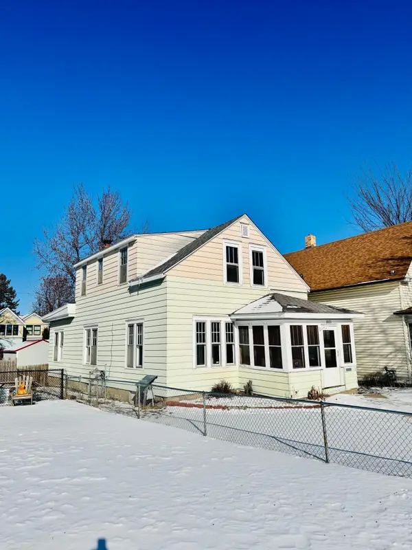 1021 Charles Avenue, Saint Paul, MN 55104