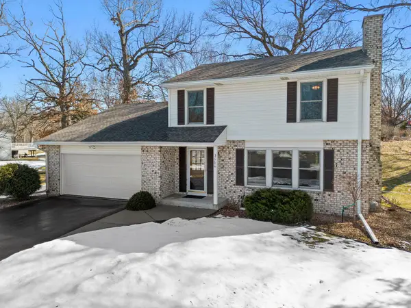 3170 Walnut Grove Lane N, Minneapolis, MN 55447