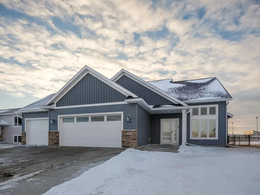 2415 Elk Run Drive Se, Pine Island, MN 55963 - #2