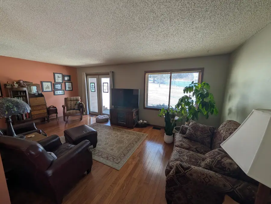 2445 Crestwood Drive, Saint Paul, MN 55109 - Image #2