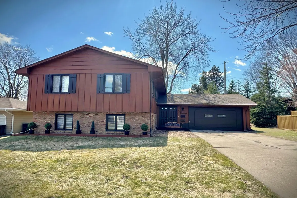 3604 33rd Avenue Ne, Saint Anthony, MN 55418 - #1