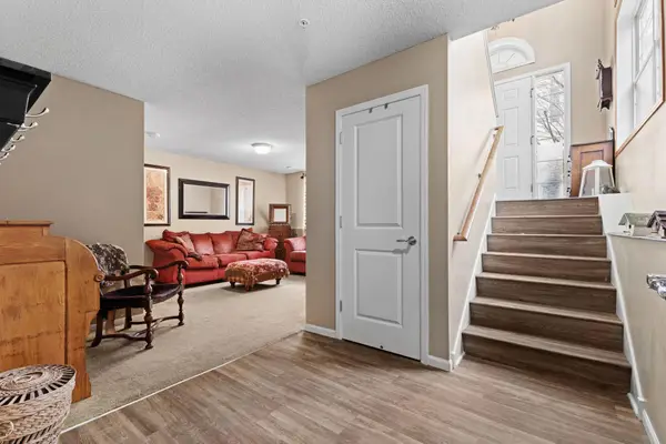 921 Ledgestone Drive, Mahtomedi, MN 55115