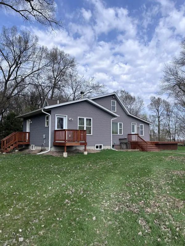 21510 430th Avenue, Morris, MN 56267