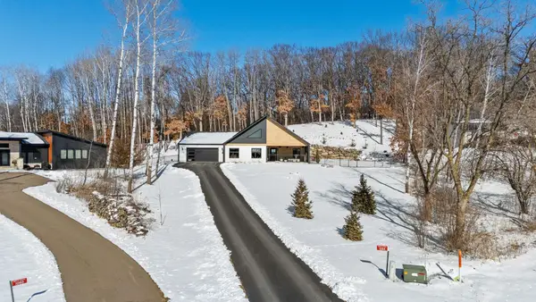 1084 Autumn Oak Lane, Hudson, WI 54016