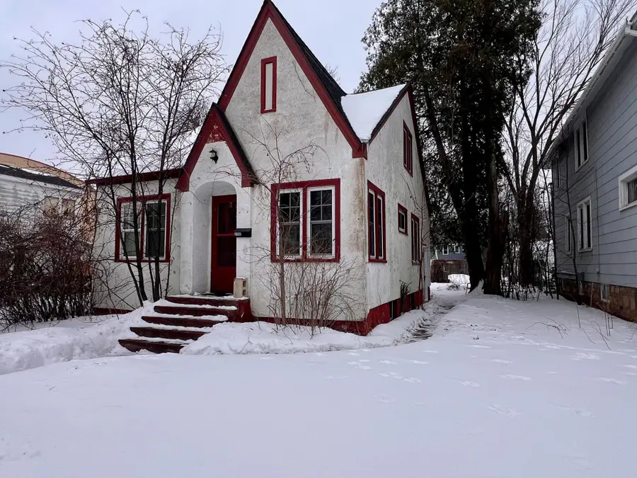 2406 4th Avenue E, Hibbing, MN 55746 - #2